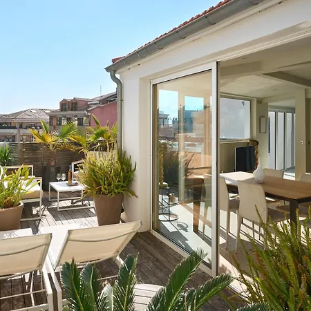 3 Bedrooms - Jacuzzi - Center *